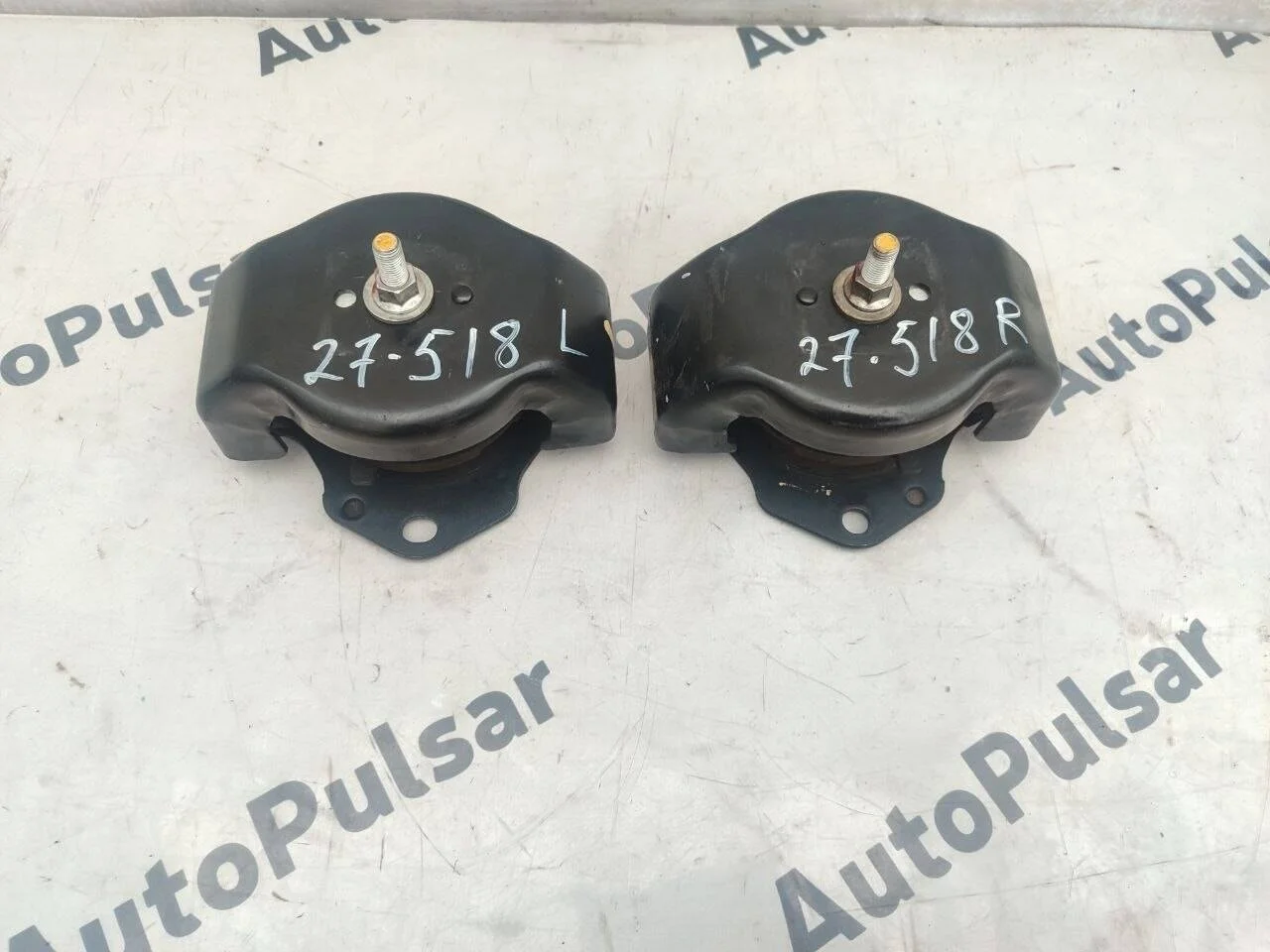 Опора двигателя Mitsubishi Pajero 4 к-т 2шт. Оригинал