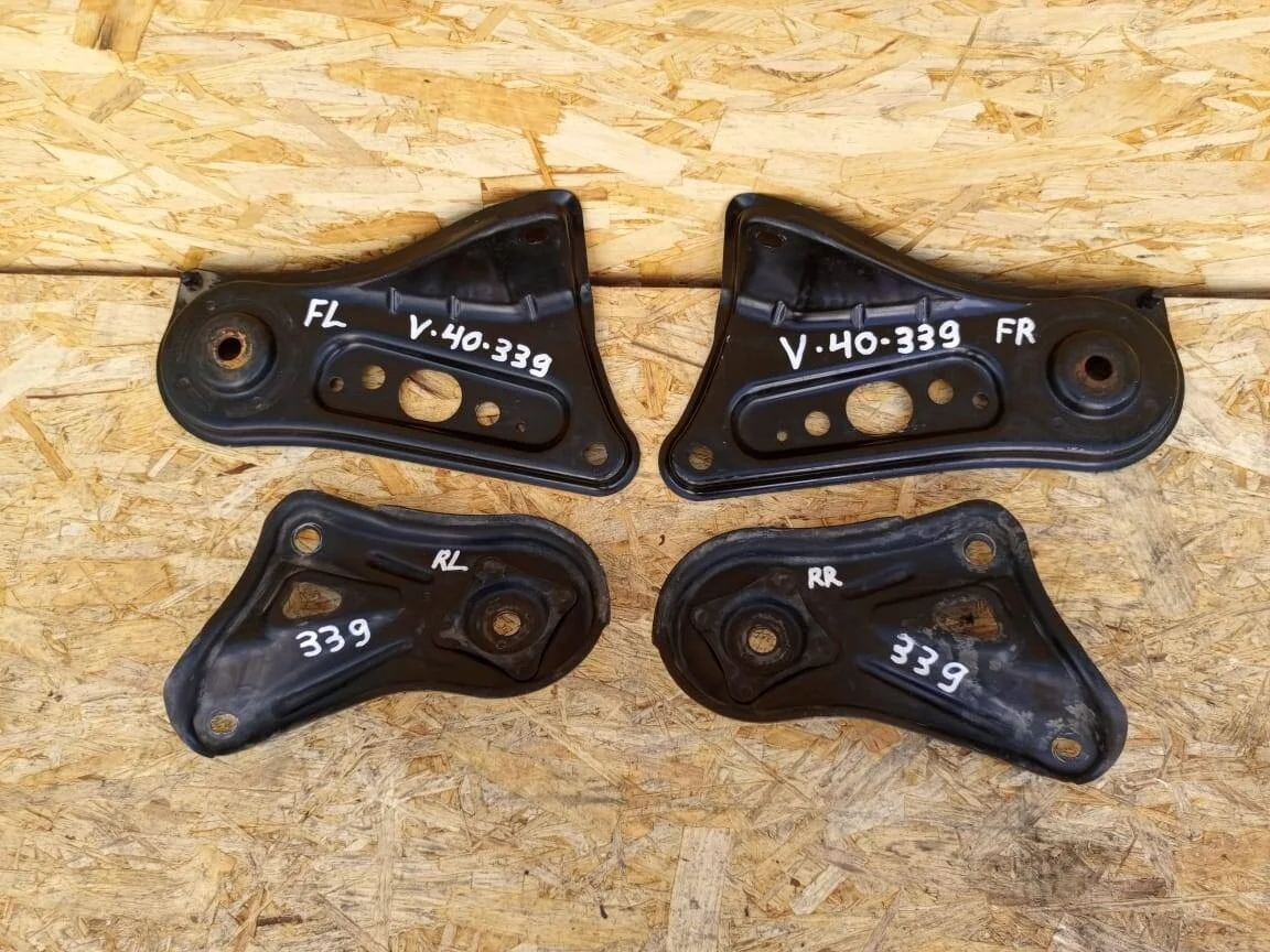 Кронштейн подрамника Toyota Camry V40 переднего к-т