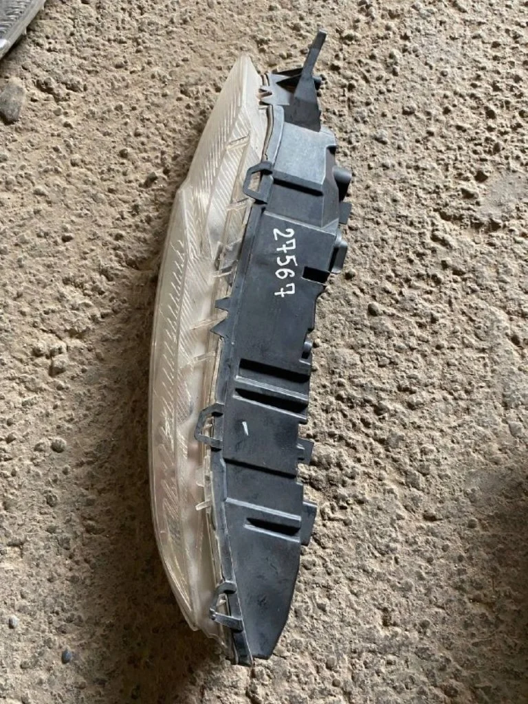 (27567) Поворотник левый Citroen C4 Picasso 2015 9676036380