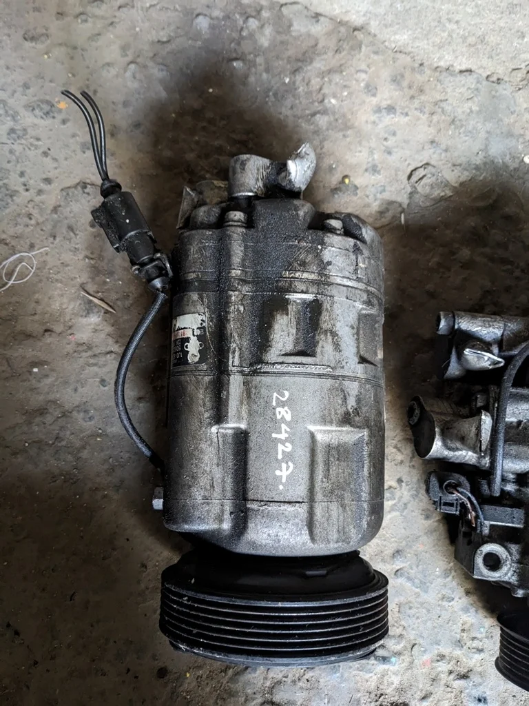 (28427) Компрессор кондиционера Volkswagen Bora 2001 1,6 i 1J0820803J