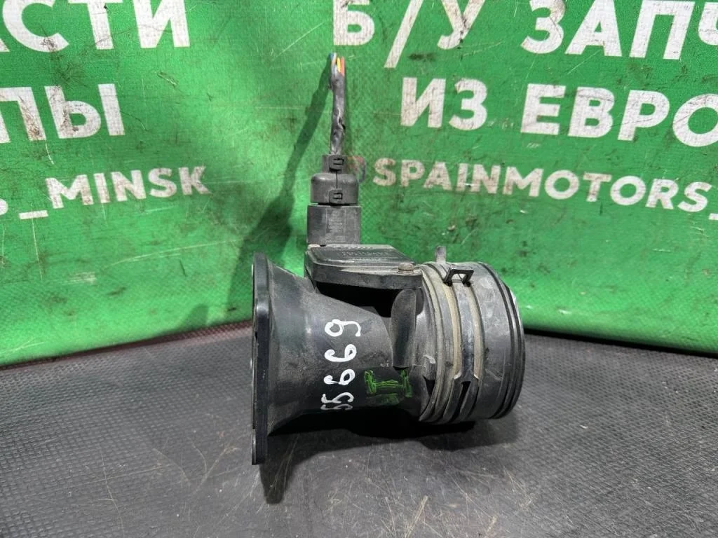(55669) Расходомер воздуха Volkswagen Golf IV 1999 i 06A906461B
