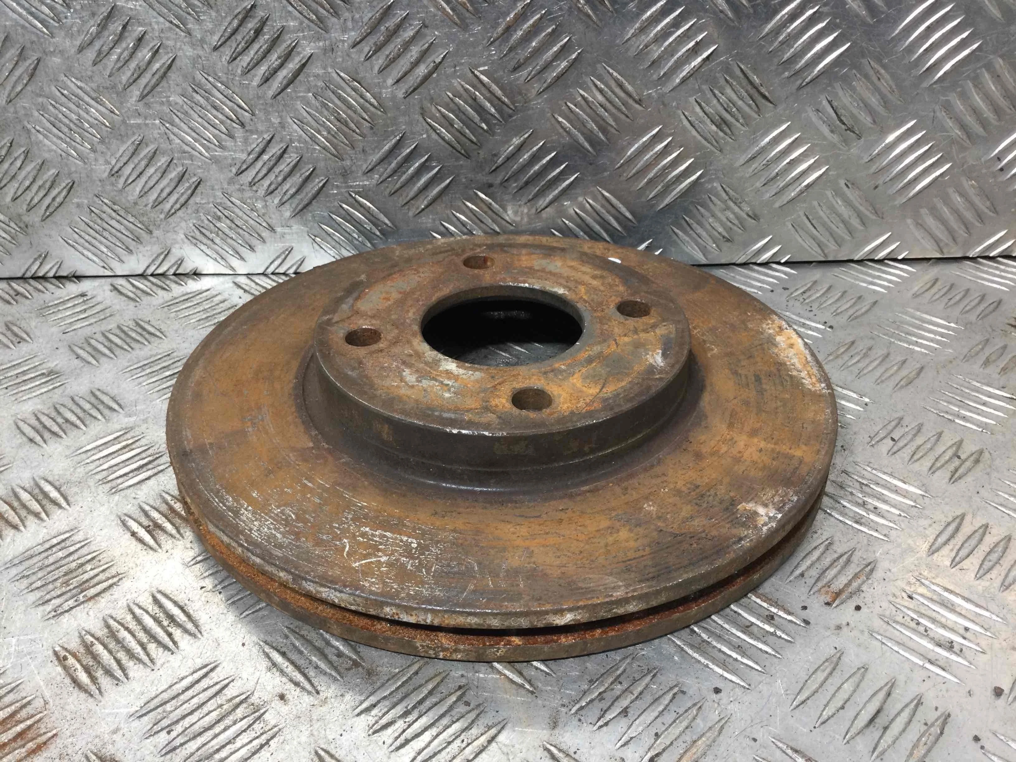 Диск тормозной передний Ford Focus 1 поколение [рестайлинг] (2001-2005) бензин 1.6 i Механика Х/б