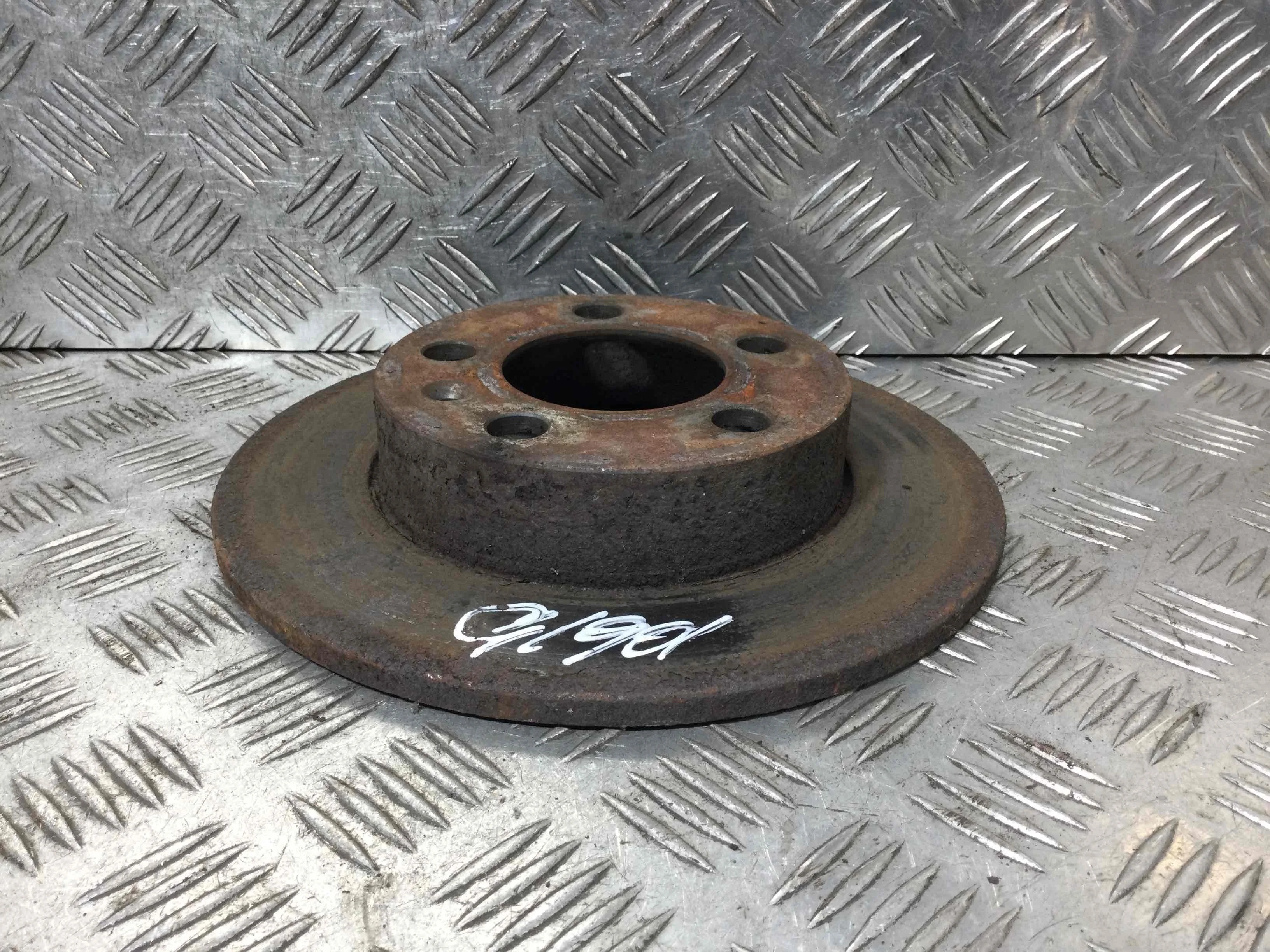 Диск тормозной задний Volkswagen Golf 4 поколение (1997-2004) бензин 1.4 i Механика 3-дв, х/б