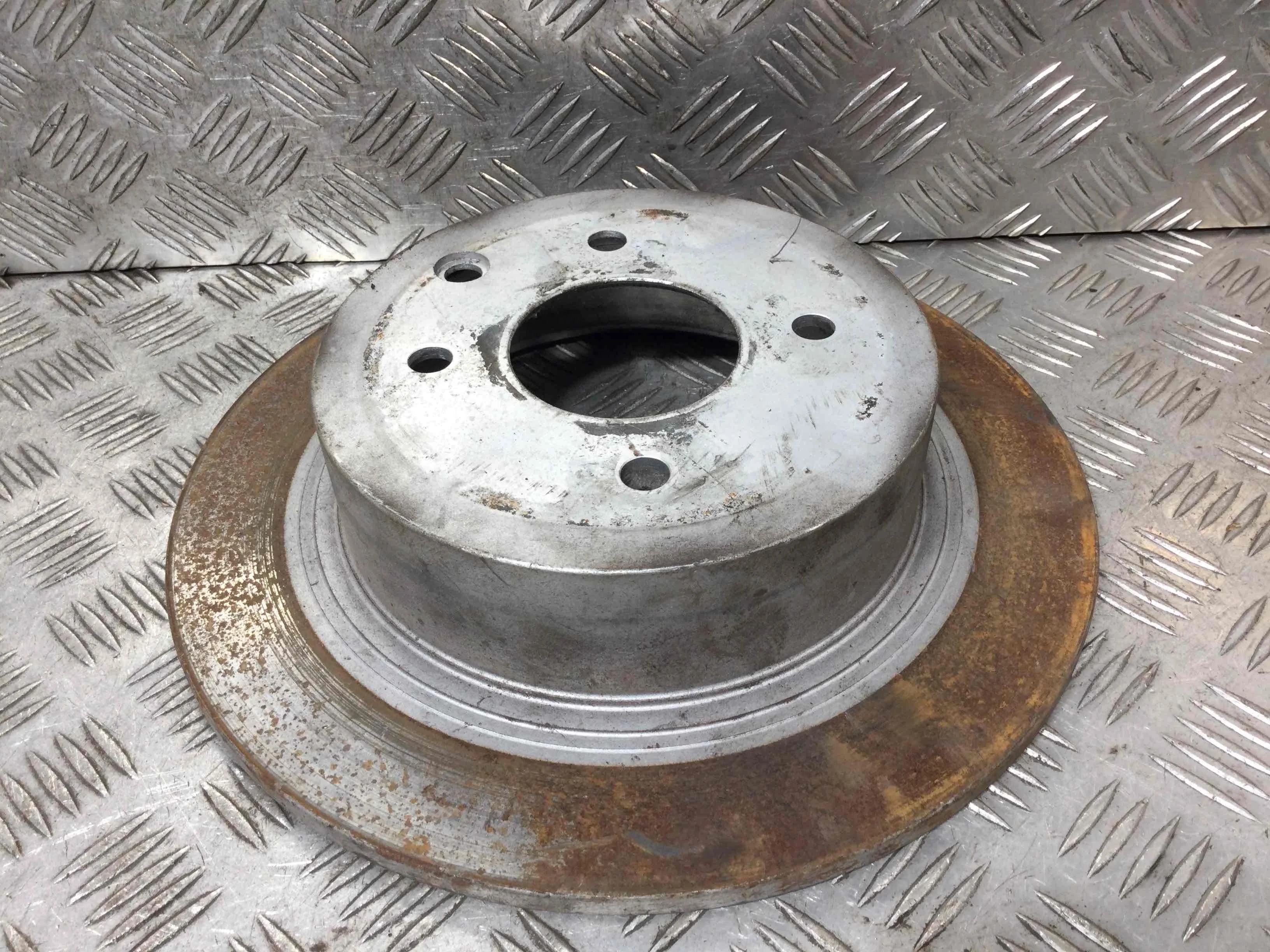 Диск тормозной задний Nissan Tiida Tiida C11 [рестайлинг] (2007-2014) бензин 1.6 i Механика Х/б