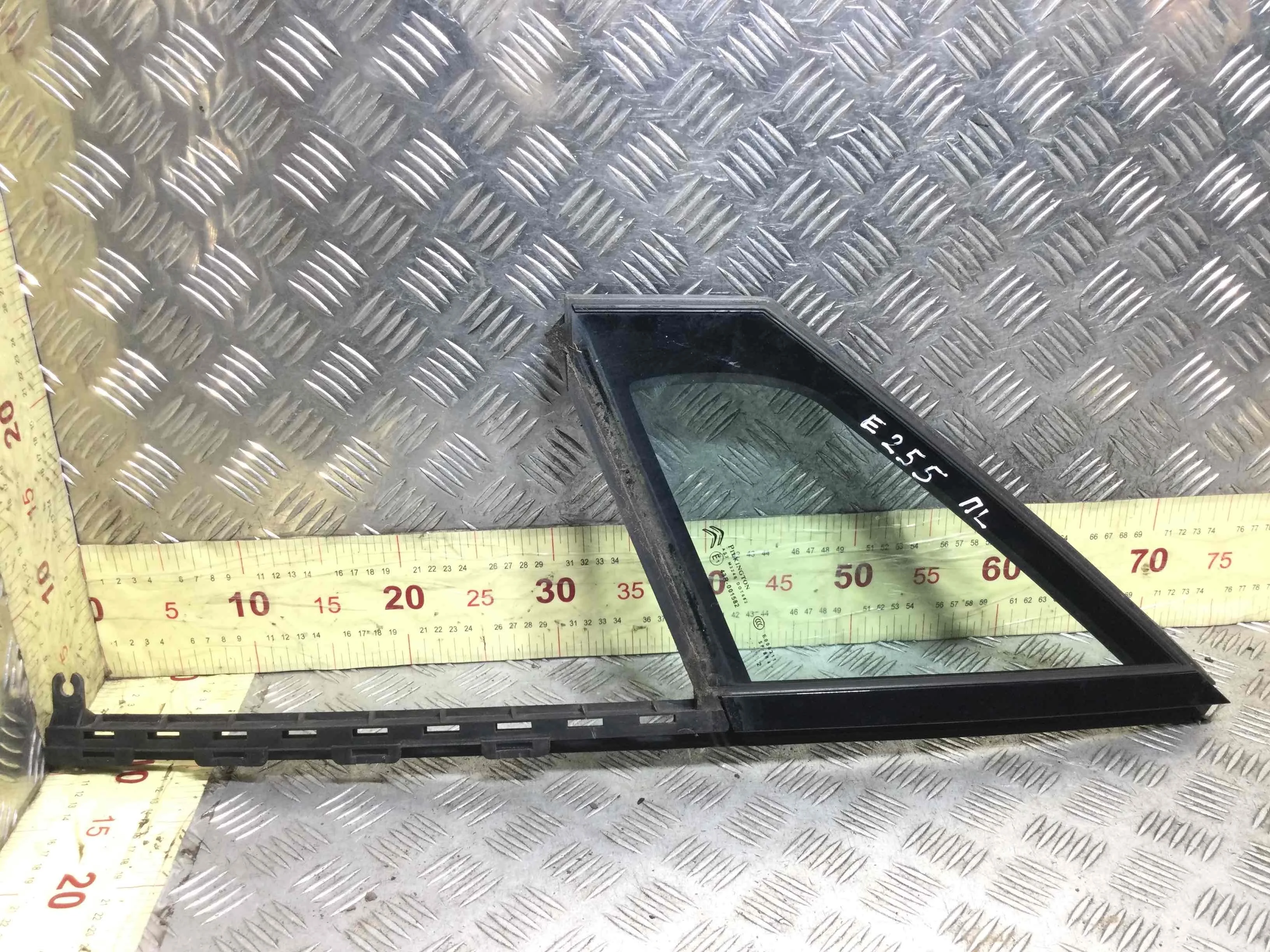 Стекло двери передней левой Citroen C4 2 поколение 2011 - 2021 дизель 1.6 HDI Механика Минивэн