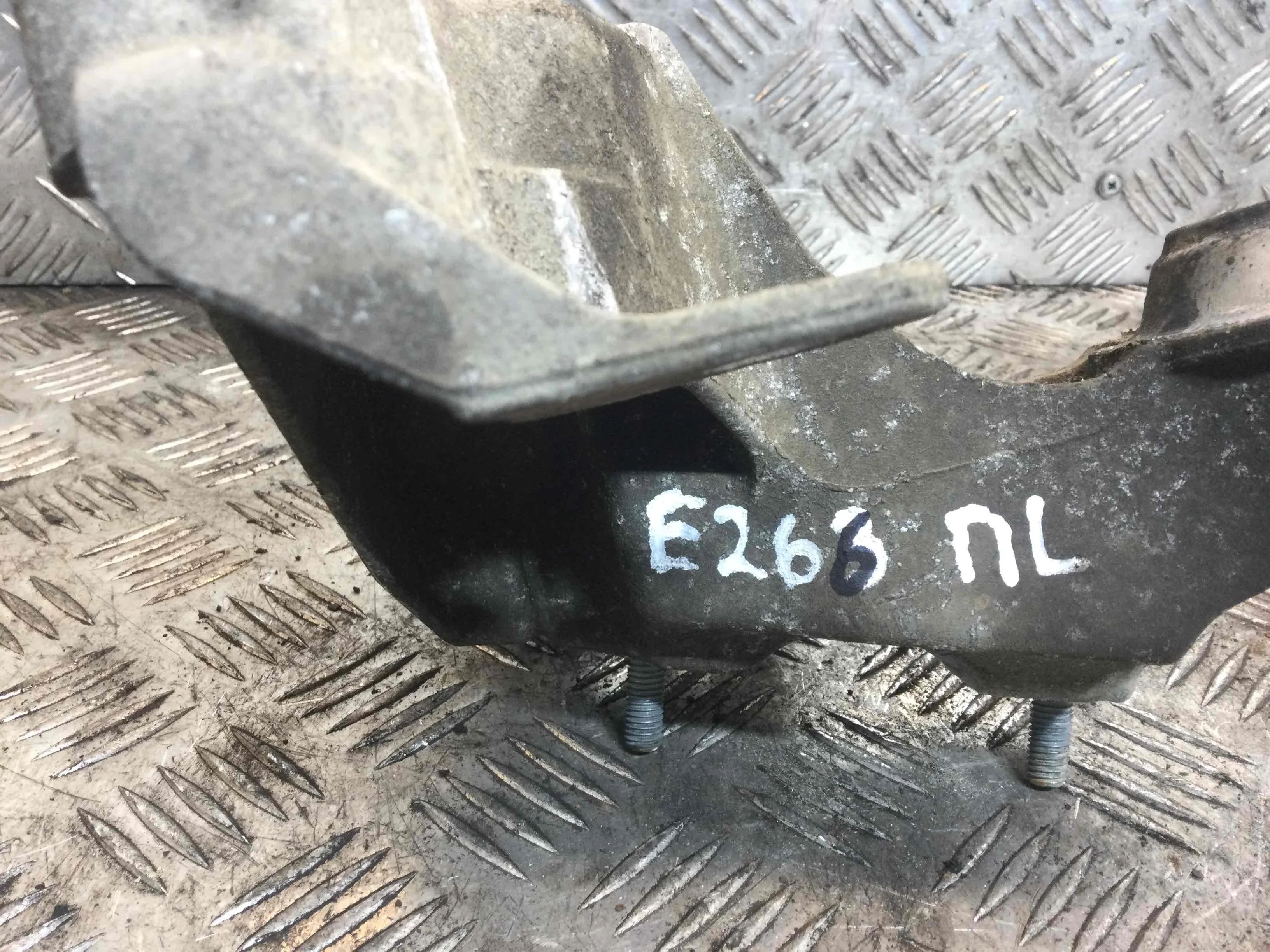 Кронштейн Audi A4 B7 (2004-2008) дизель 2.0 TDI Автомат Универсал