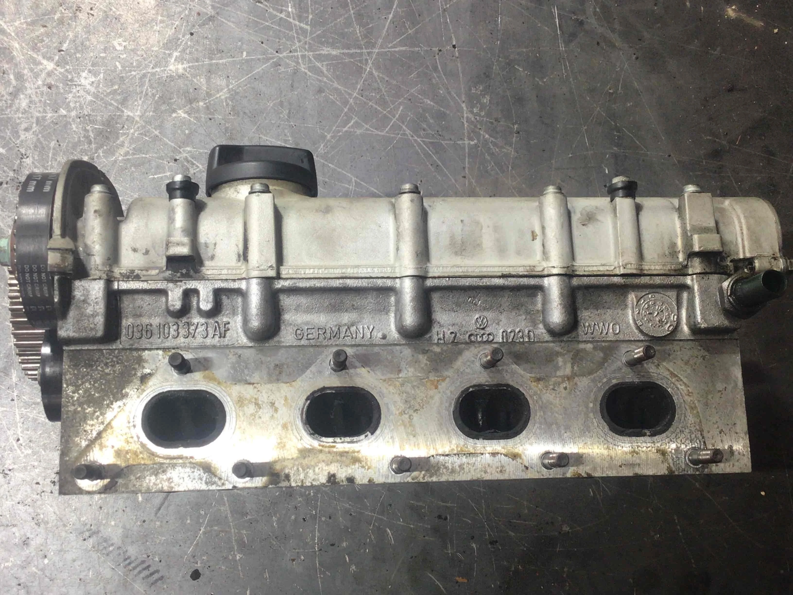 Головка блока цилиндров Volkswagen Polo 3 поколение [рестайлинг] (2000-2002) бензин 1.4 i Механика 5-дв, х/б