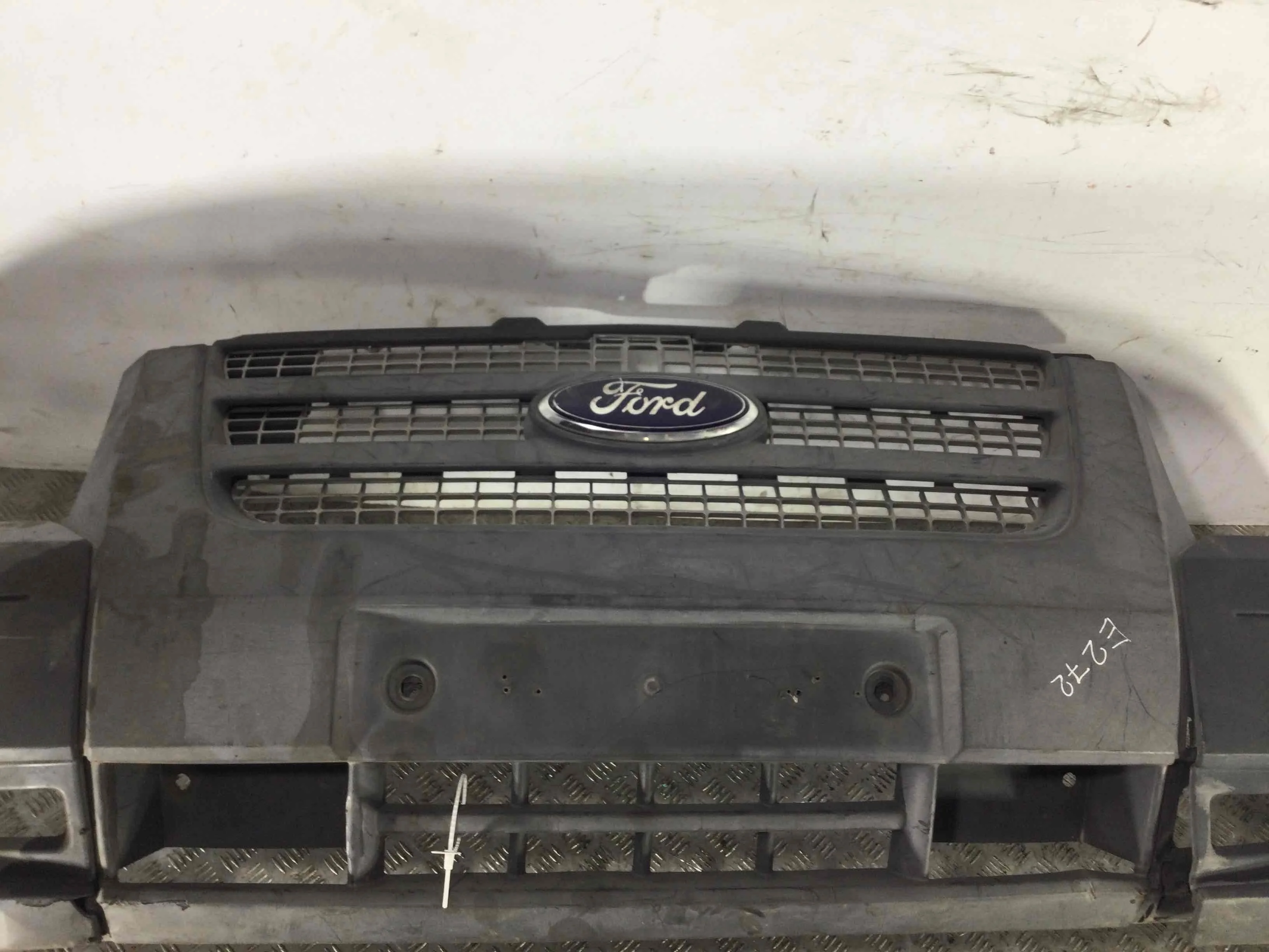 Бампер передний Ford Transit 3 поколение [рестайлинг] (2006-2013) дизель 2.2 TDCi Механика Микроавтобус