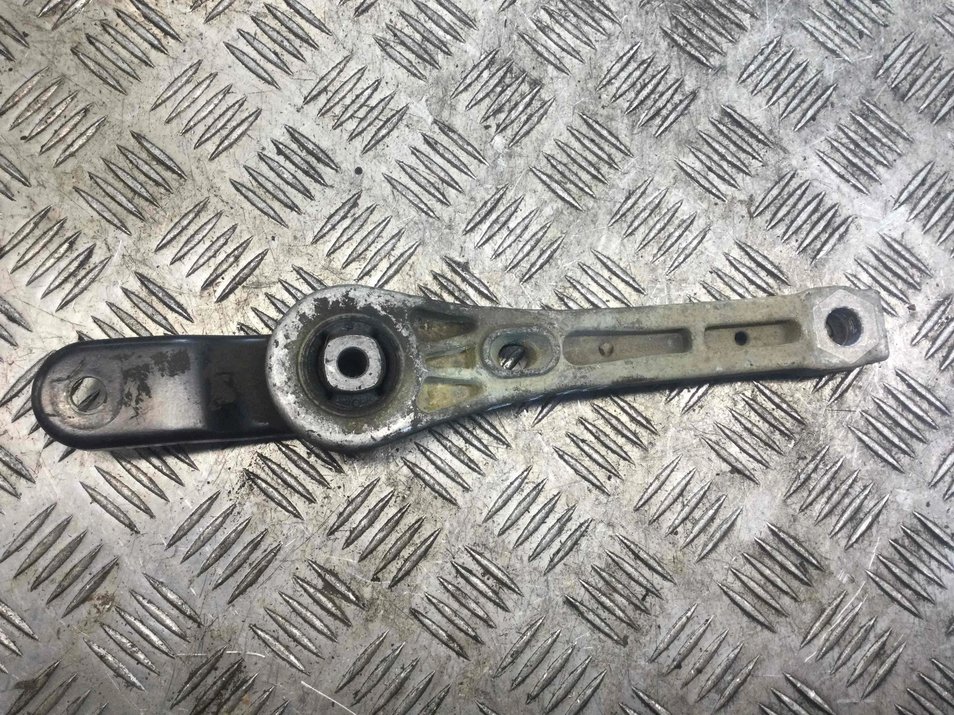 Кронштейн двигателя Volkswagen Passat B6 (2005-2010) дизель 2.0 TDI Механика Универсал