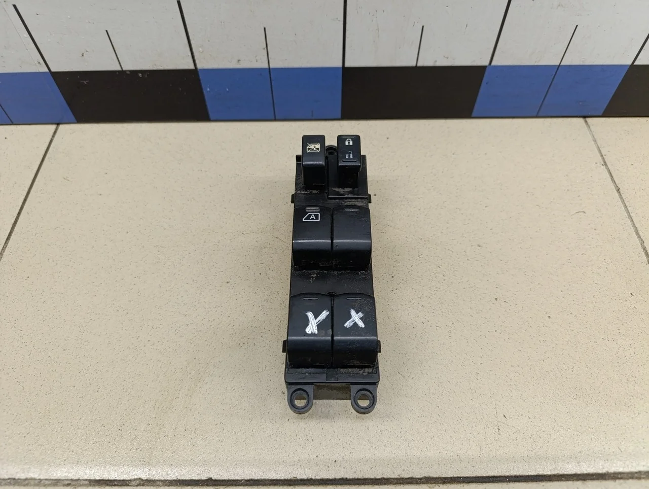 Блок управления стеклоподъемниками Tiida (C11) 2007-2014