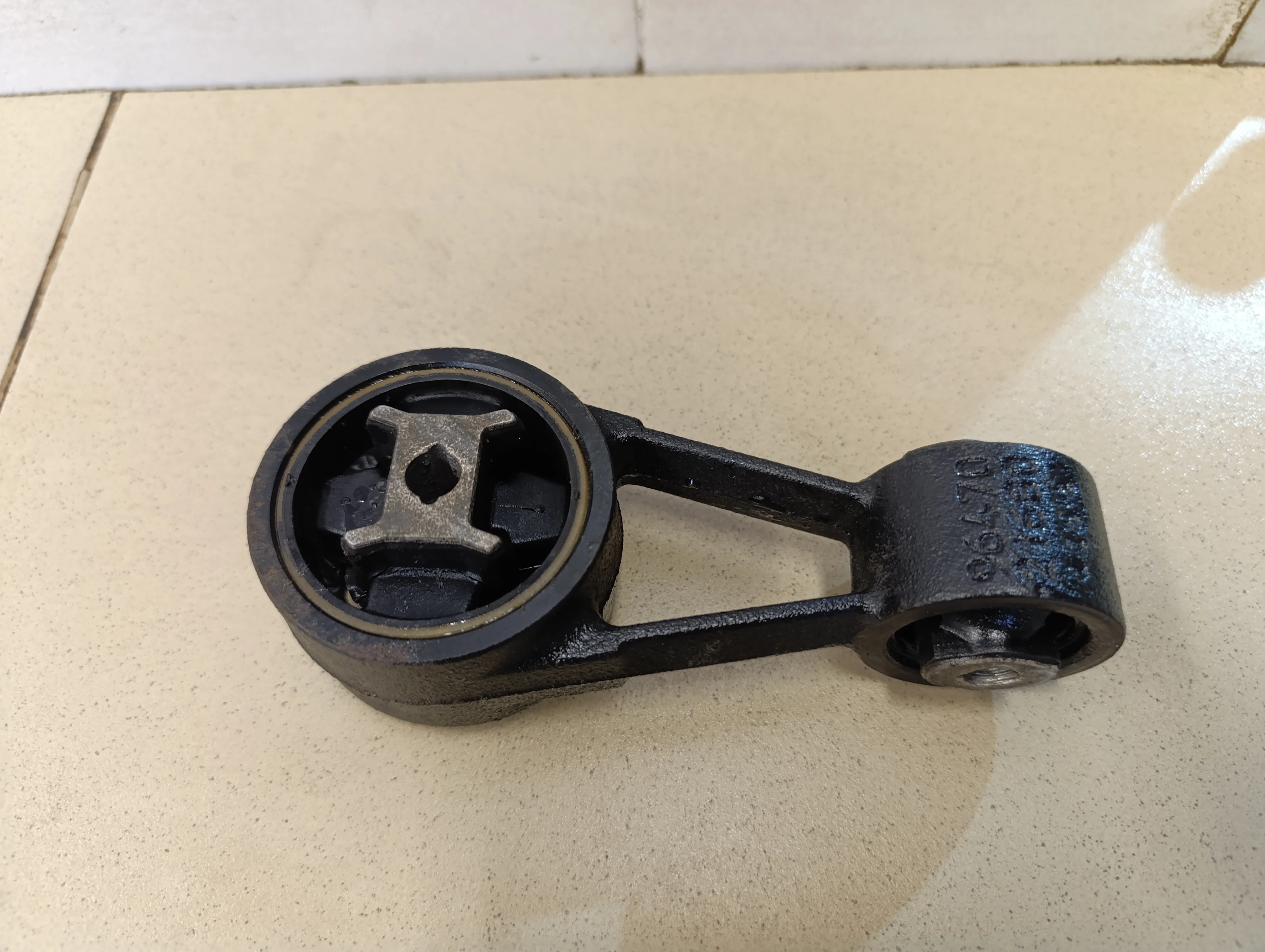 Опора двигателя 407 2004-2010