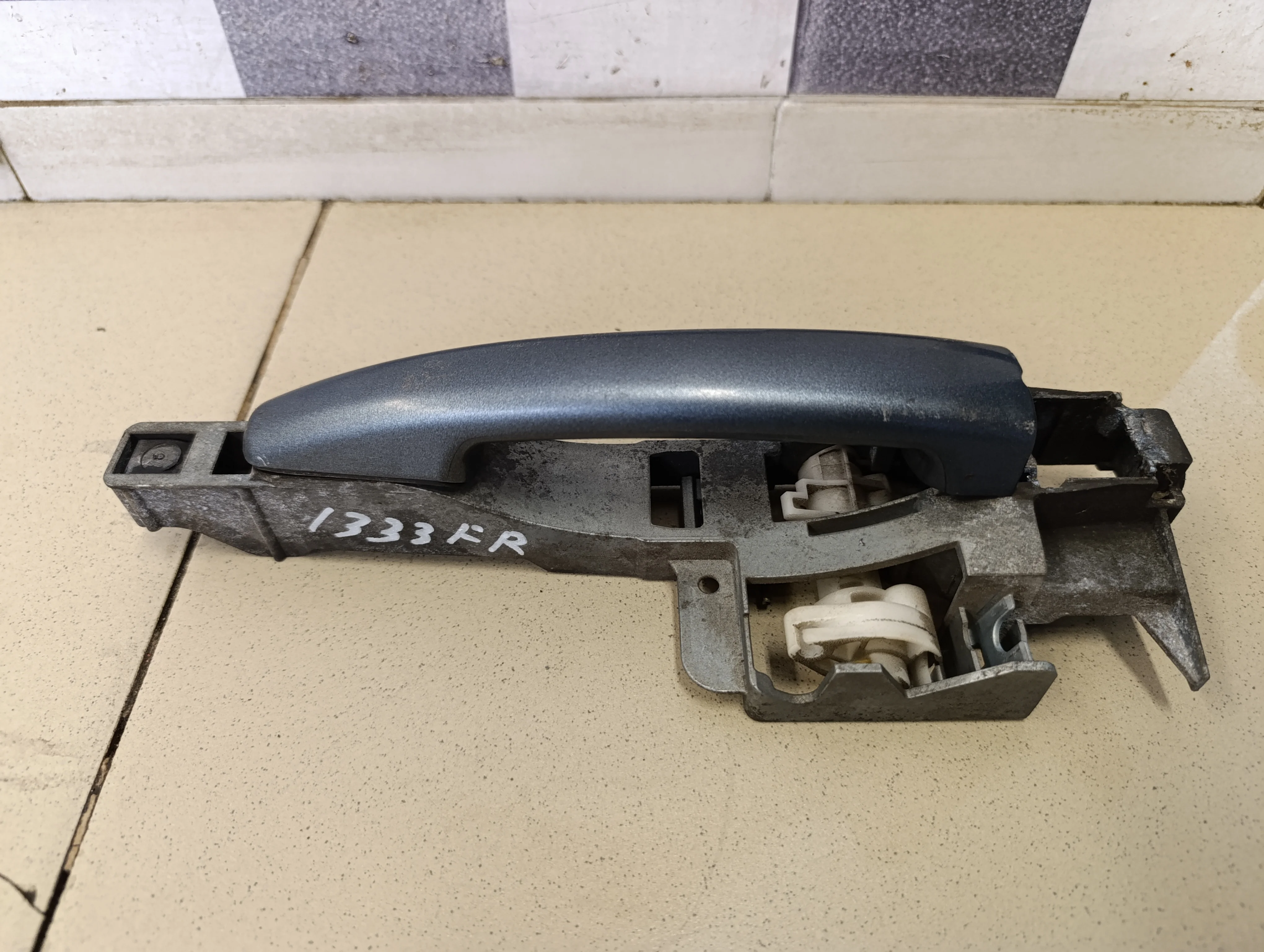 Ручка двери передней наружная правая 407 2004-2010