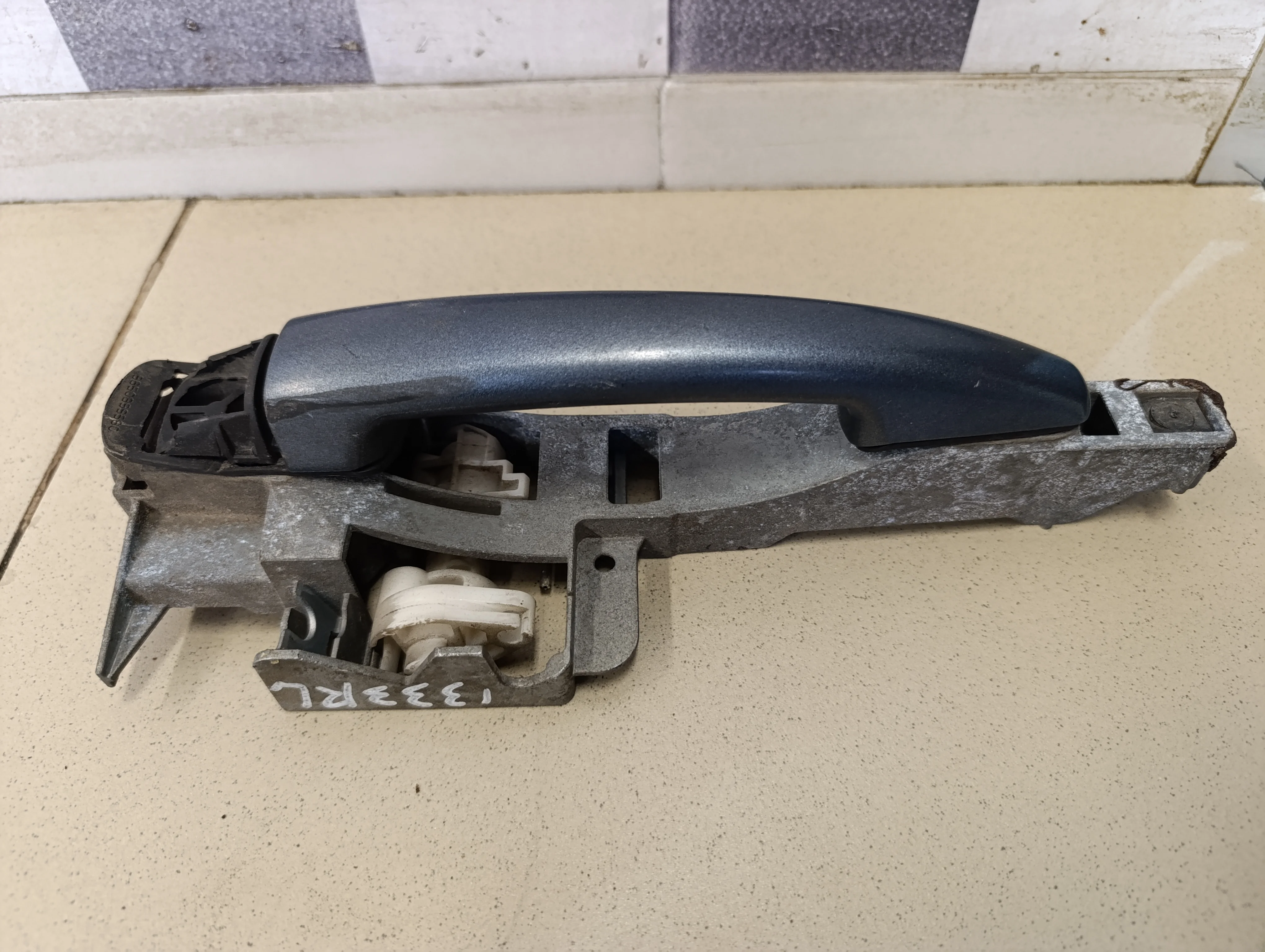 Ручка двери задней наружная левая 407 2004-2010