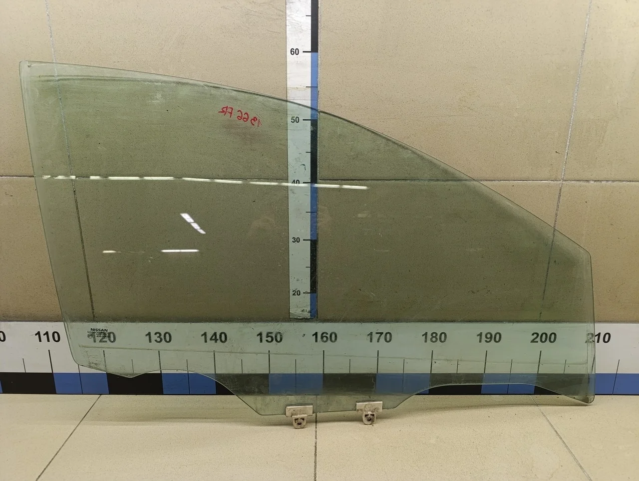 Стекло двери передней правой Tiida (C11) 2007-2014