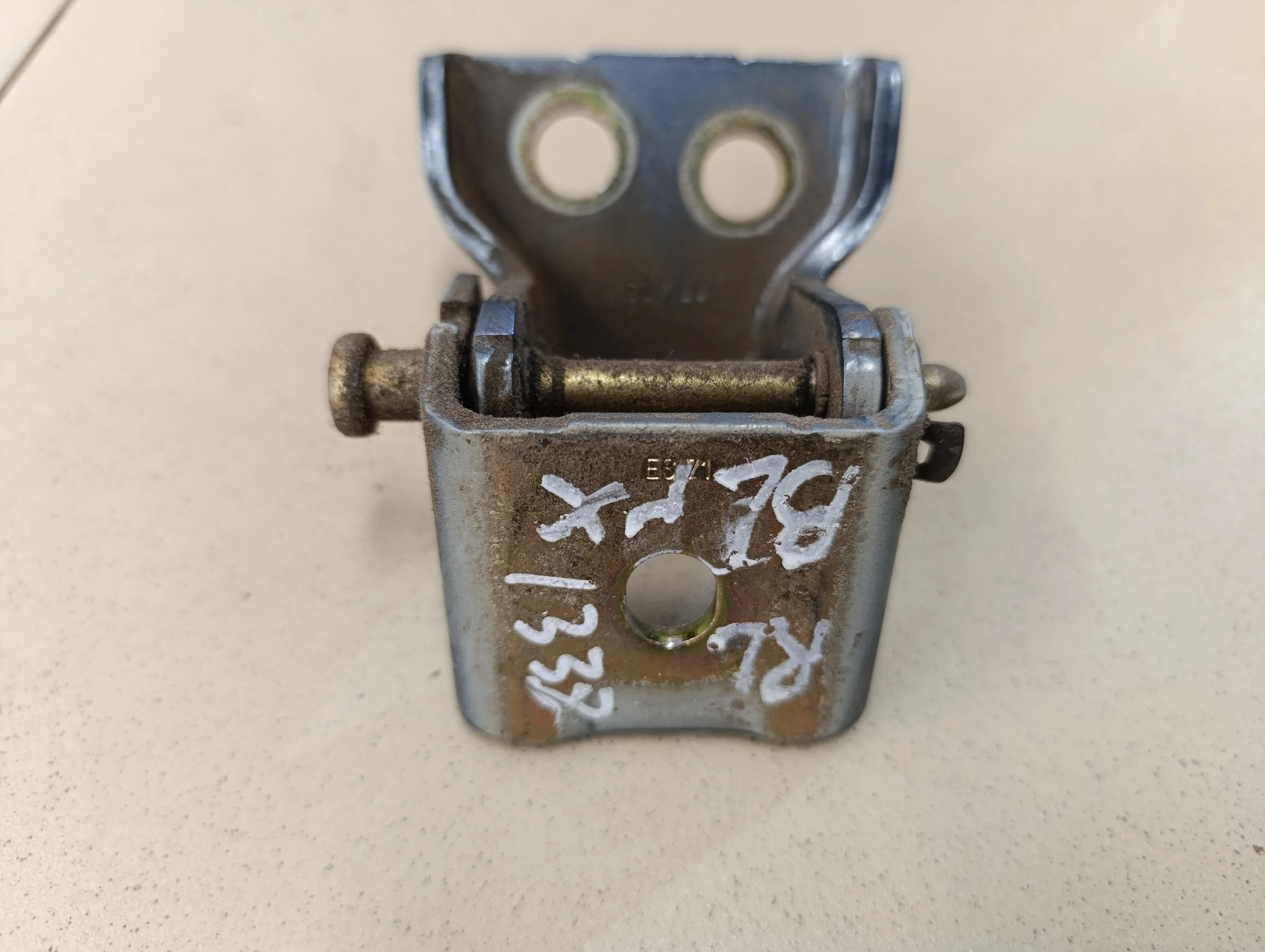 Петля двери задней левой верхняя 407 2004-2010