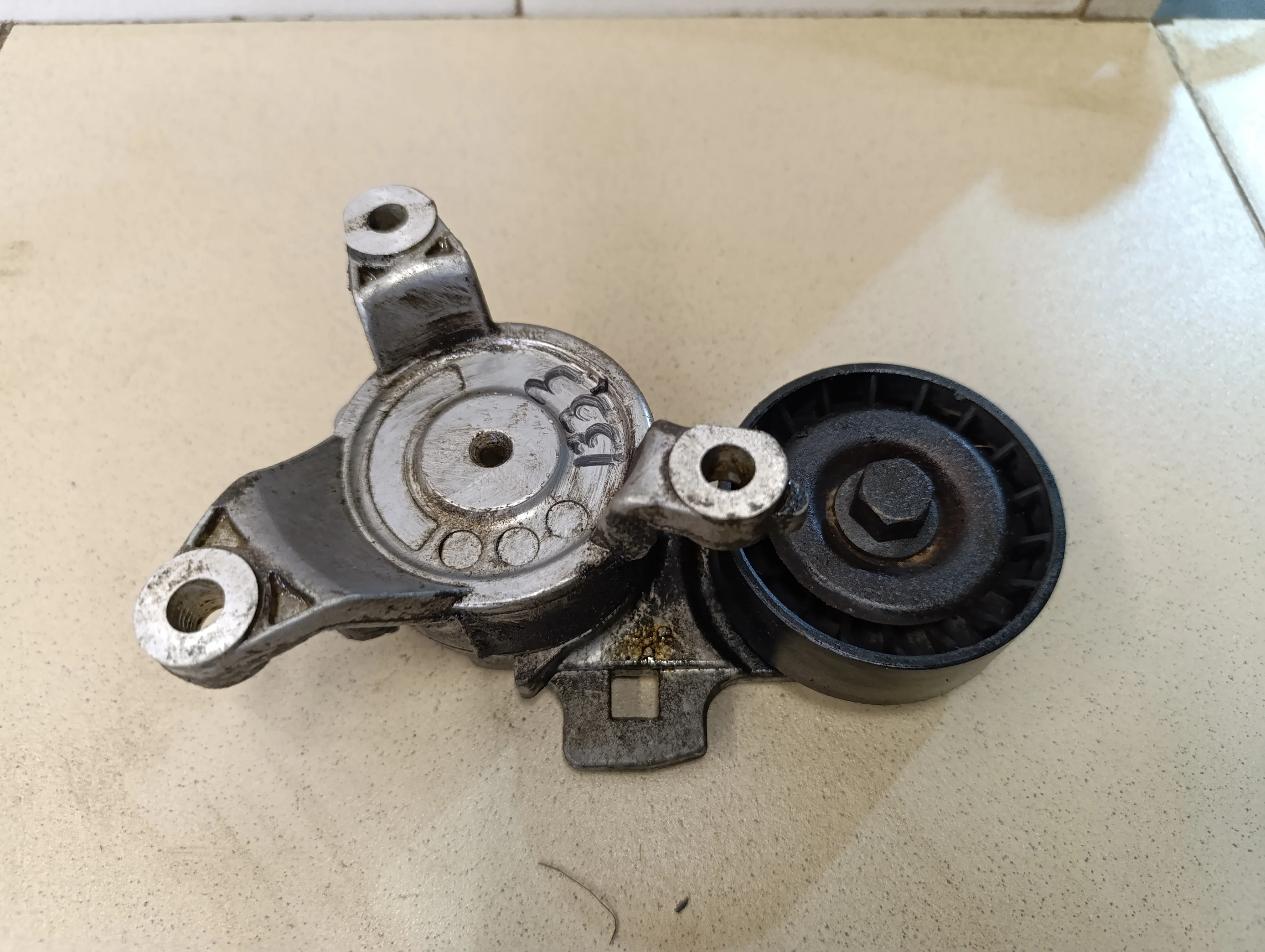 Ролик-натяжитель ручейкового ремня 407 2004-2010