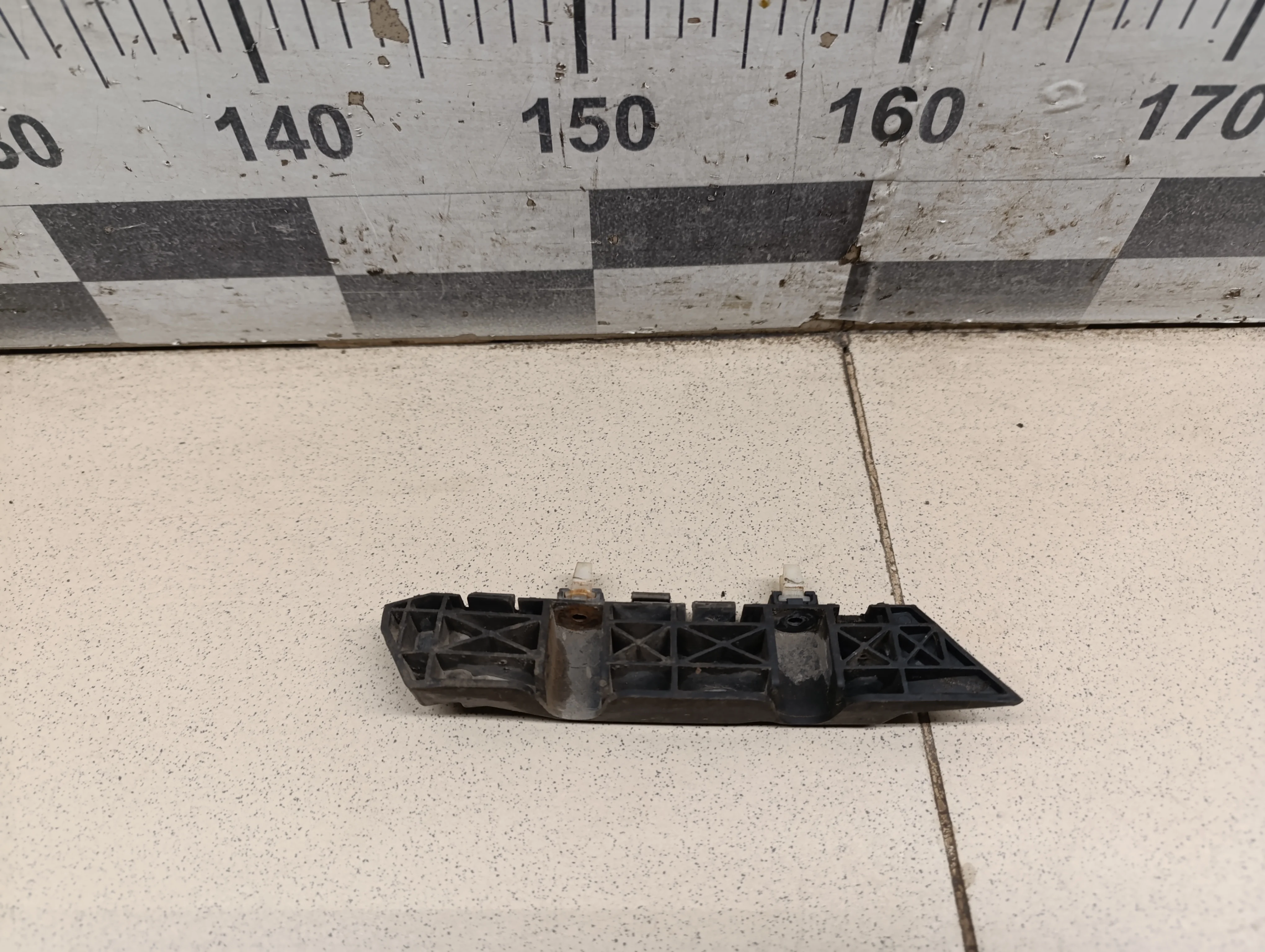 Направляющая переднего бампера правая RIO 2011-2017