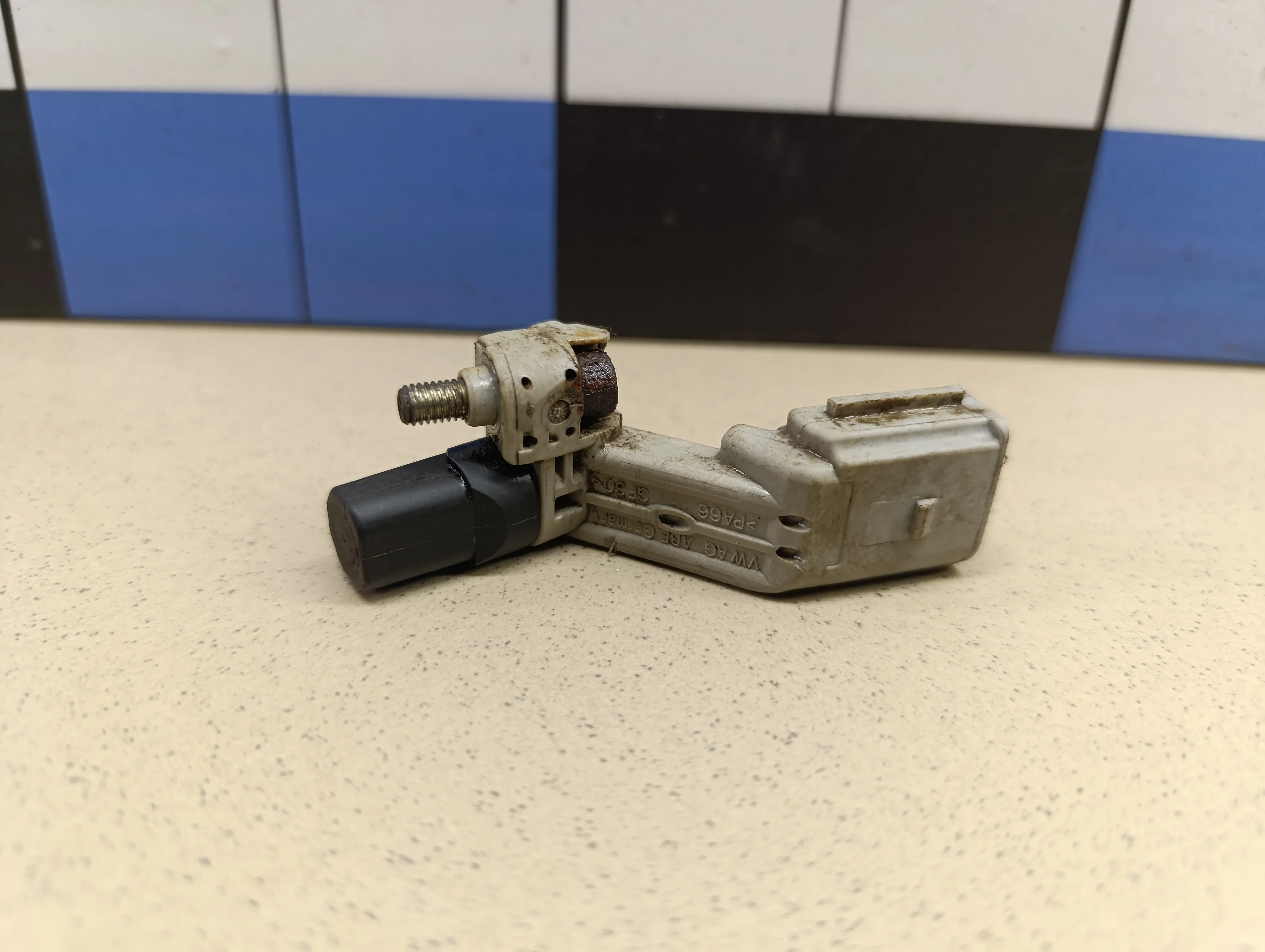 Датчик положения коленвала Passat [B6] 2005-2010