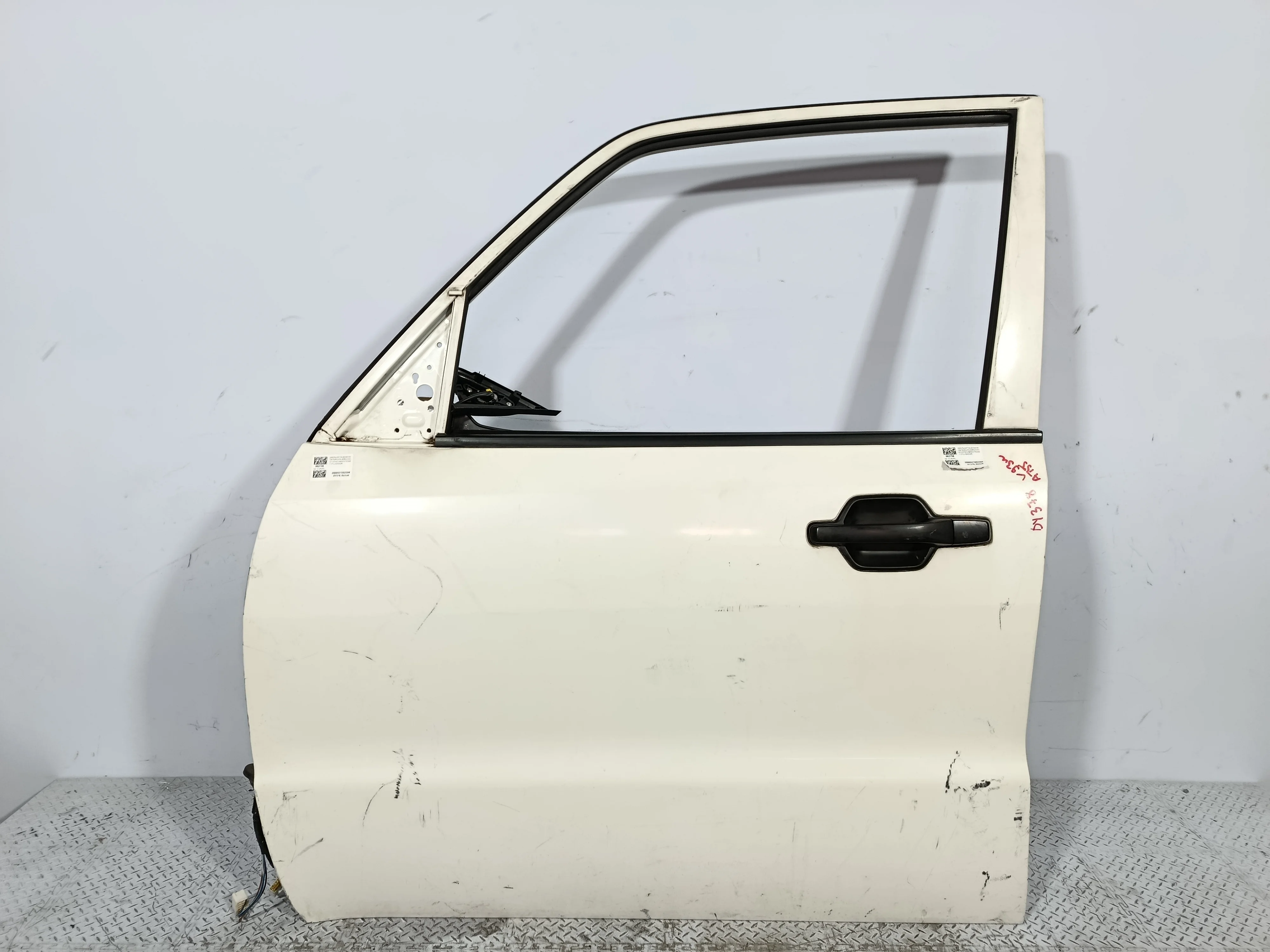 ДВЕРЬ MITSUBISHI MONTERO PAJERO 5700A877 ПЕРЕДНЯЯ ЛЕВАЯ белый, W09 DY378