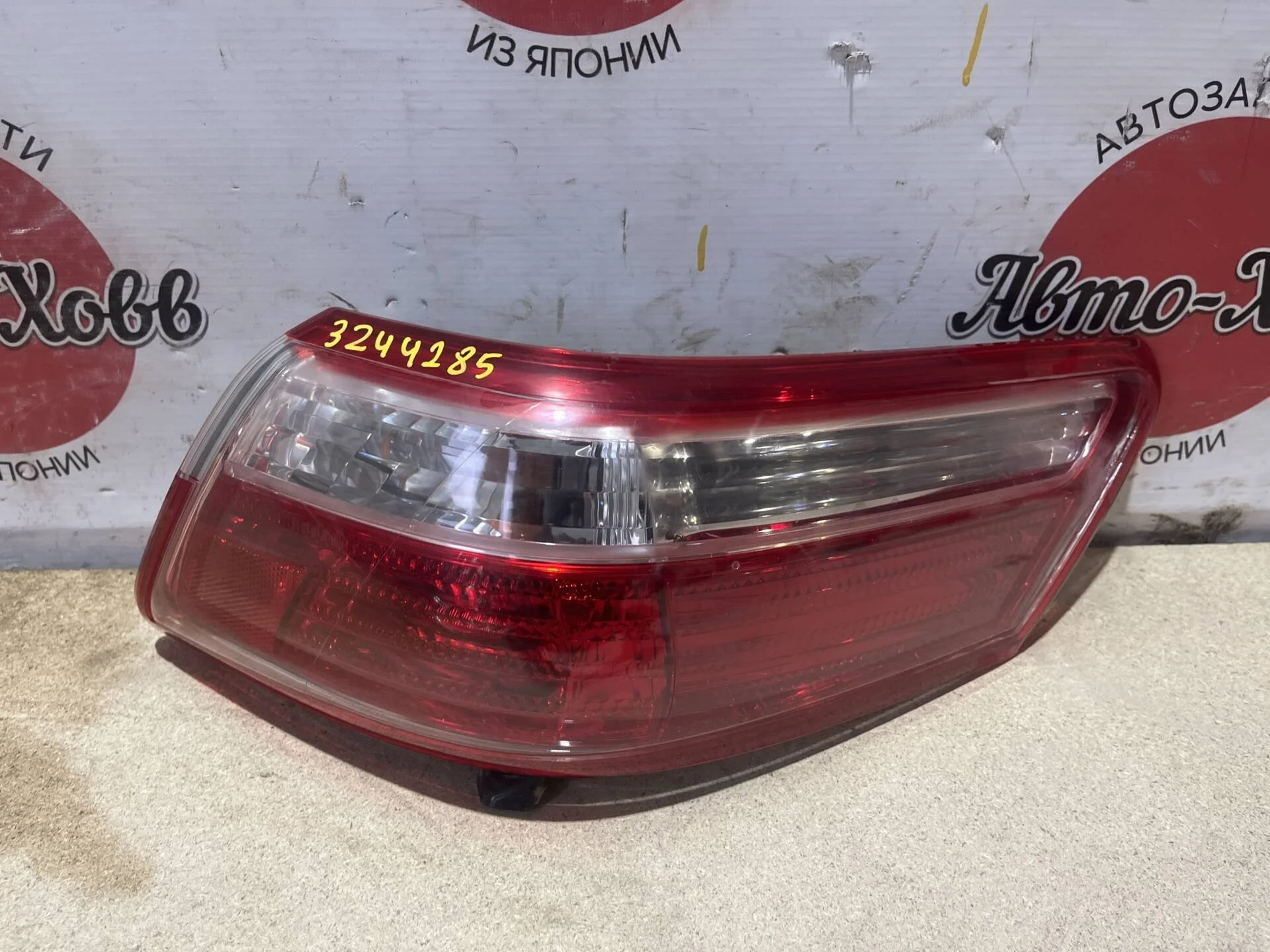 Фонарь задний правый Toyota Camry ACV40