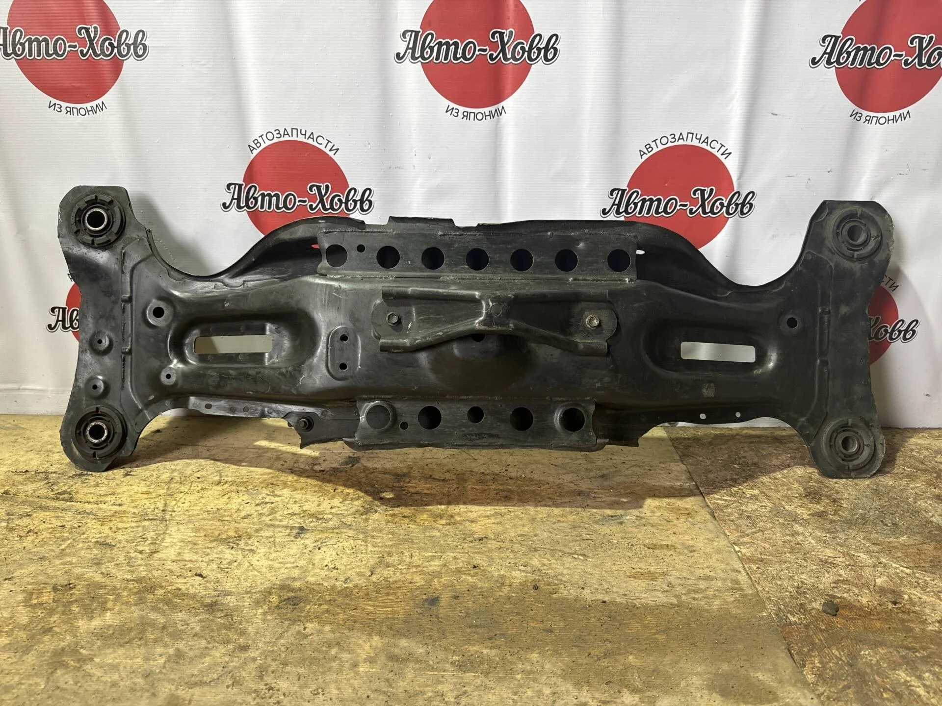 Подрамник задний Toyota Camry V30