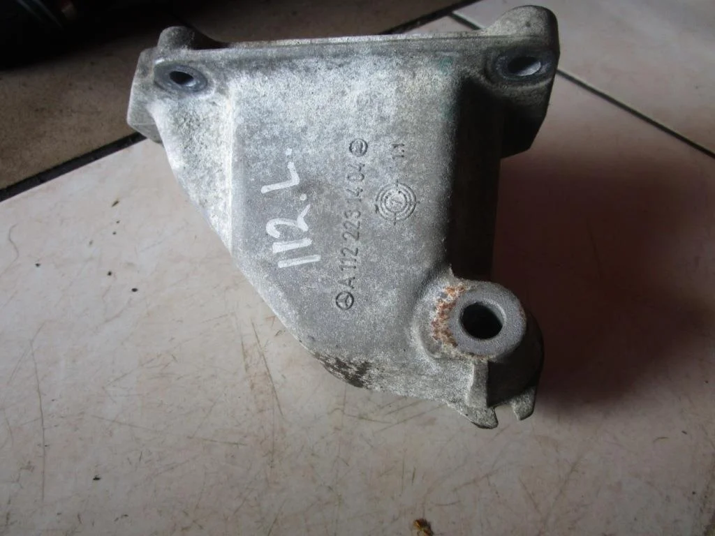 Лапа левая Mercedes-Benz