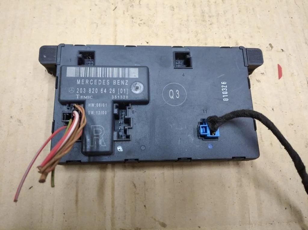 Блок двери Mercedes-Benz