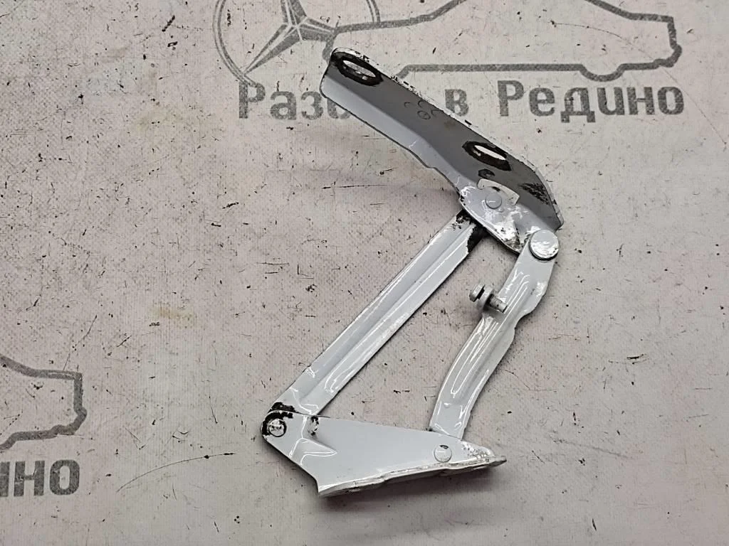 Петля капота Mercedes-Benz