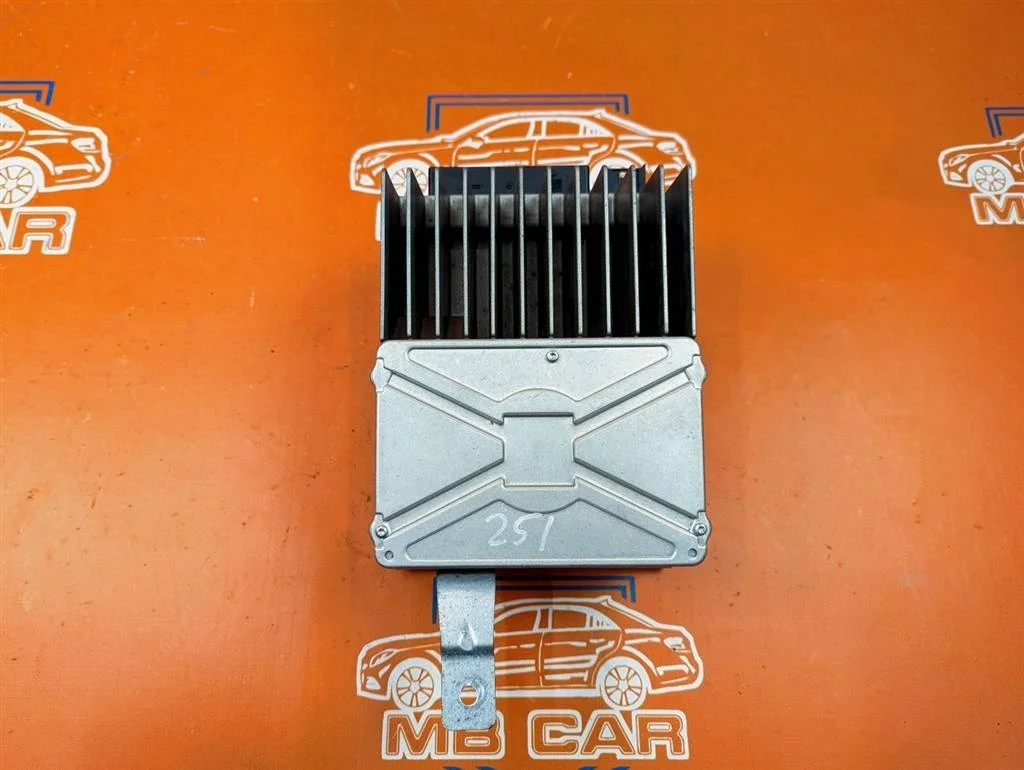 Усилитель звука Mercedes-Benz