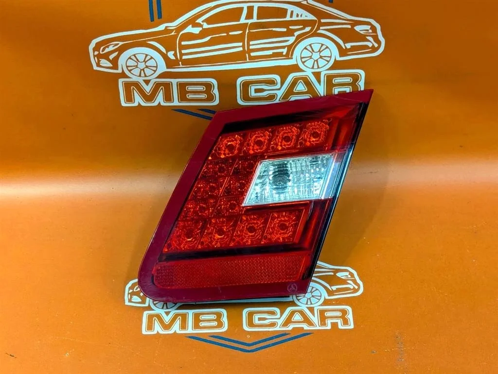 Фонарь крышки багажника Mercedes-Benz