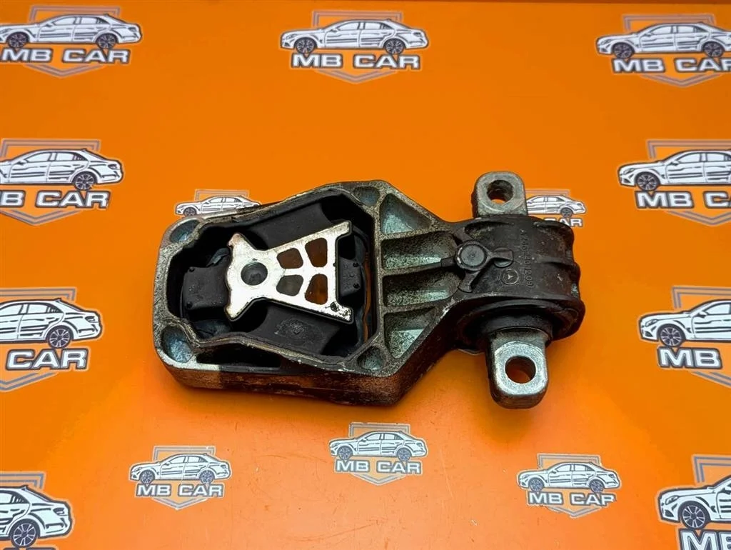 Опора двигателя задняя Mercedes-Benz