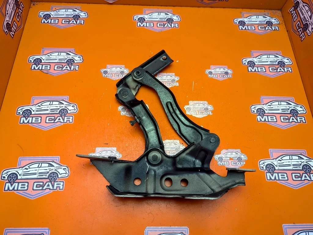 Петля капота Mercedes-Benz