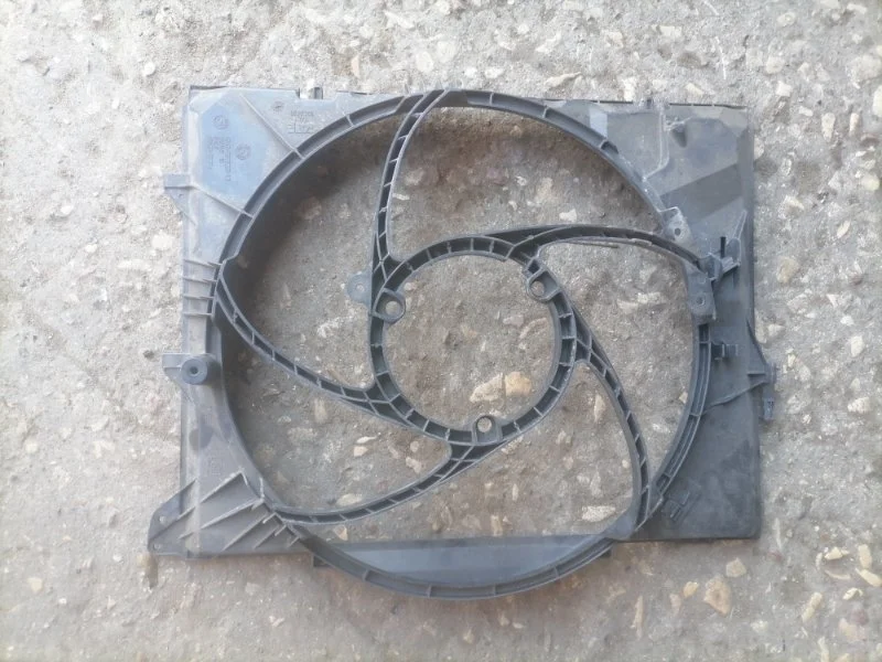Диффузор вентилятора BMW 3 E90