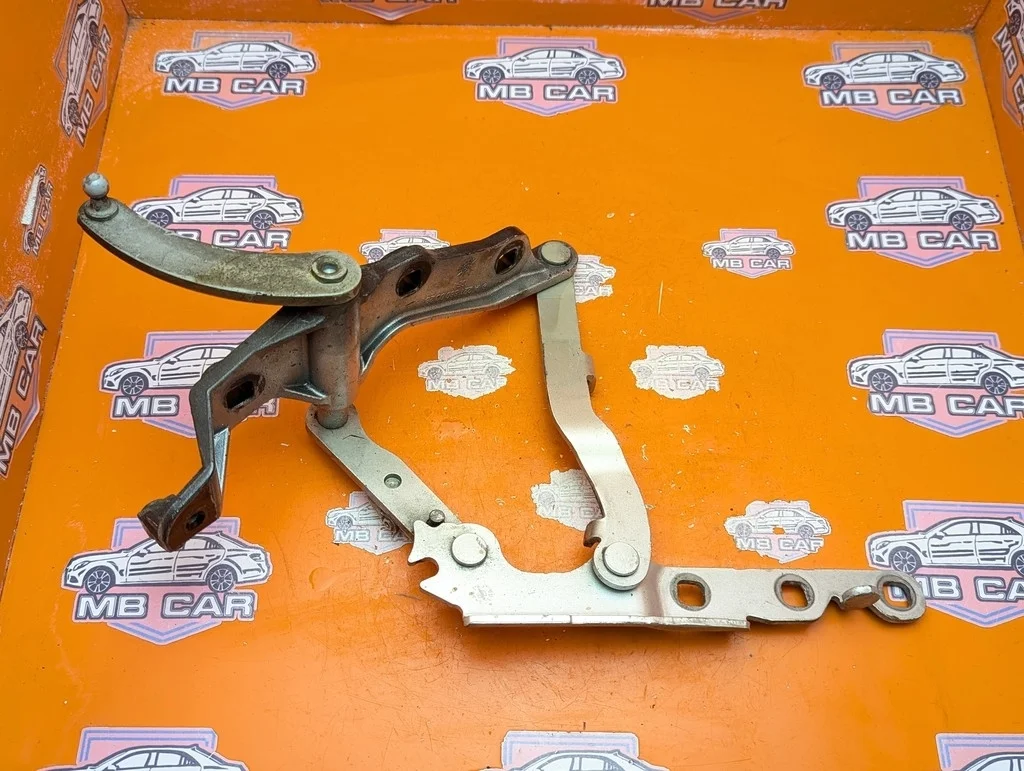 Петля капота Mercedes-Benz