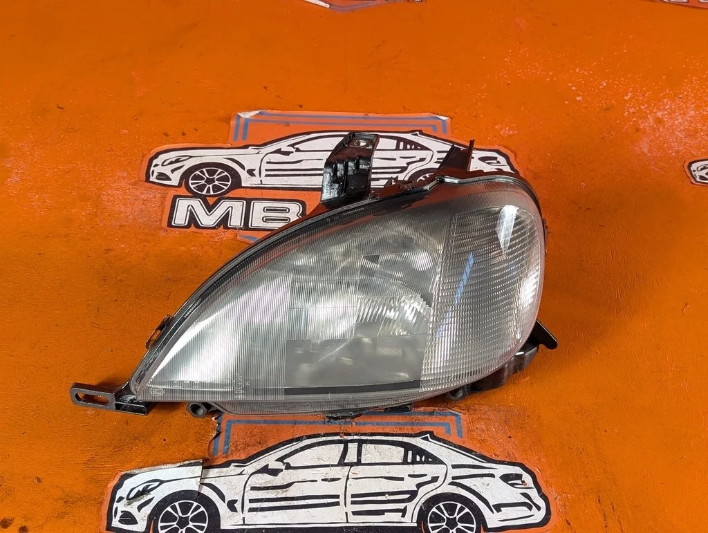 Фара левая Mercedes-Benz