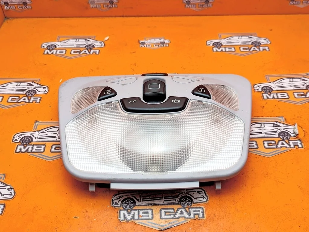 Плафон салона Mercedes-Benz