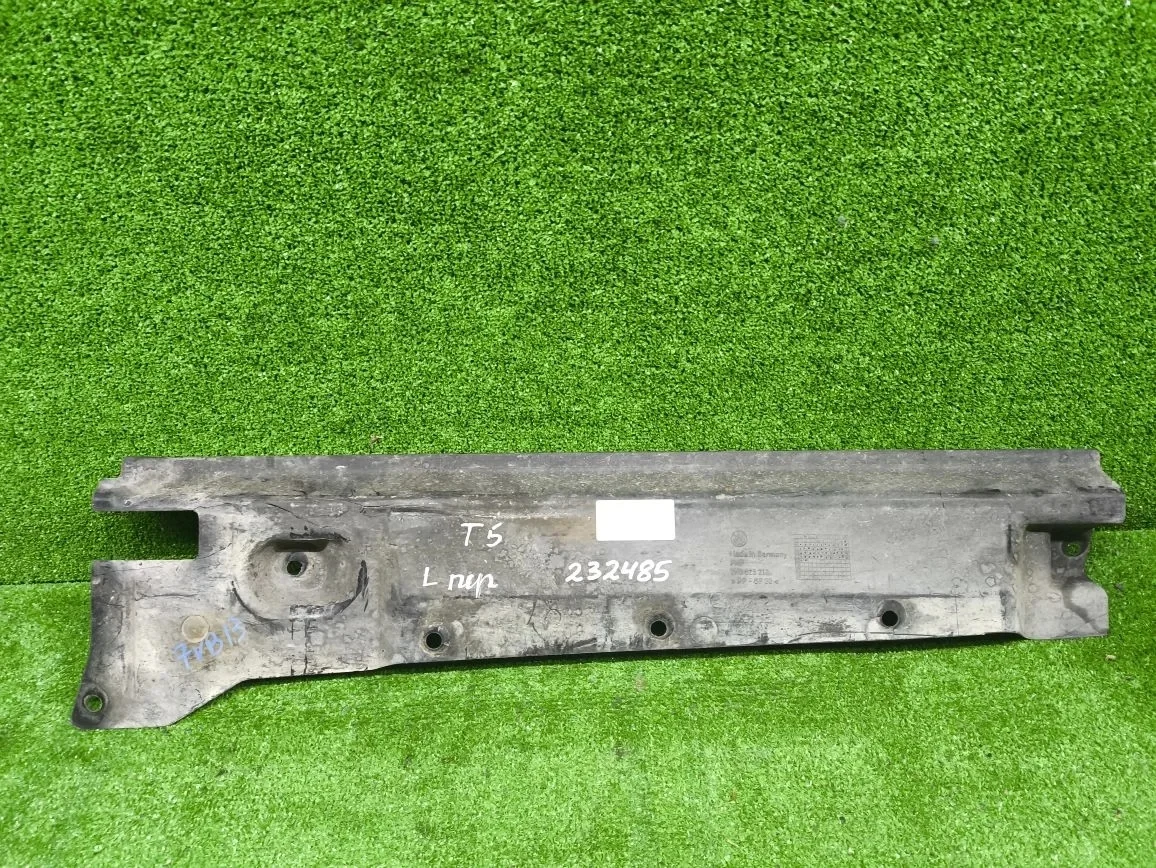 Защита обшивка днища VOLKSWAGEN TRANSPORTER T5 2003- левая передняя б/у TRANSPORTER T5(2003-2015)