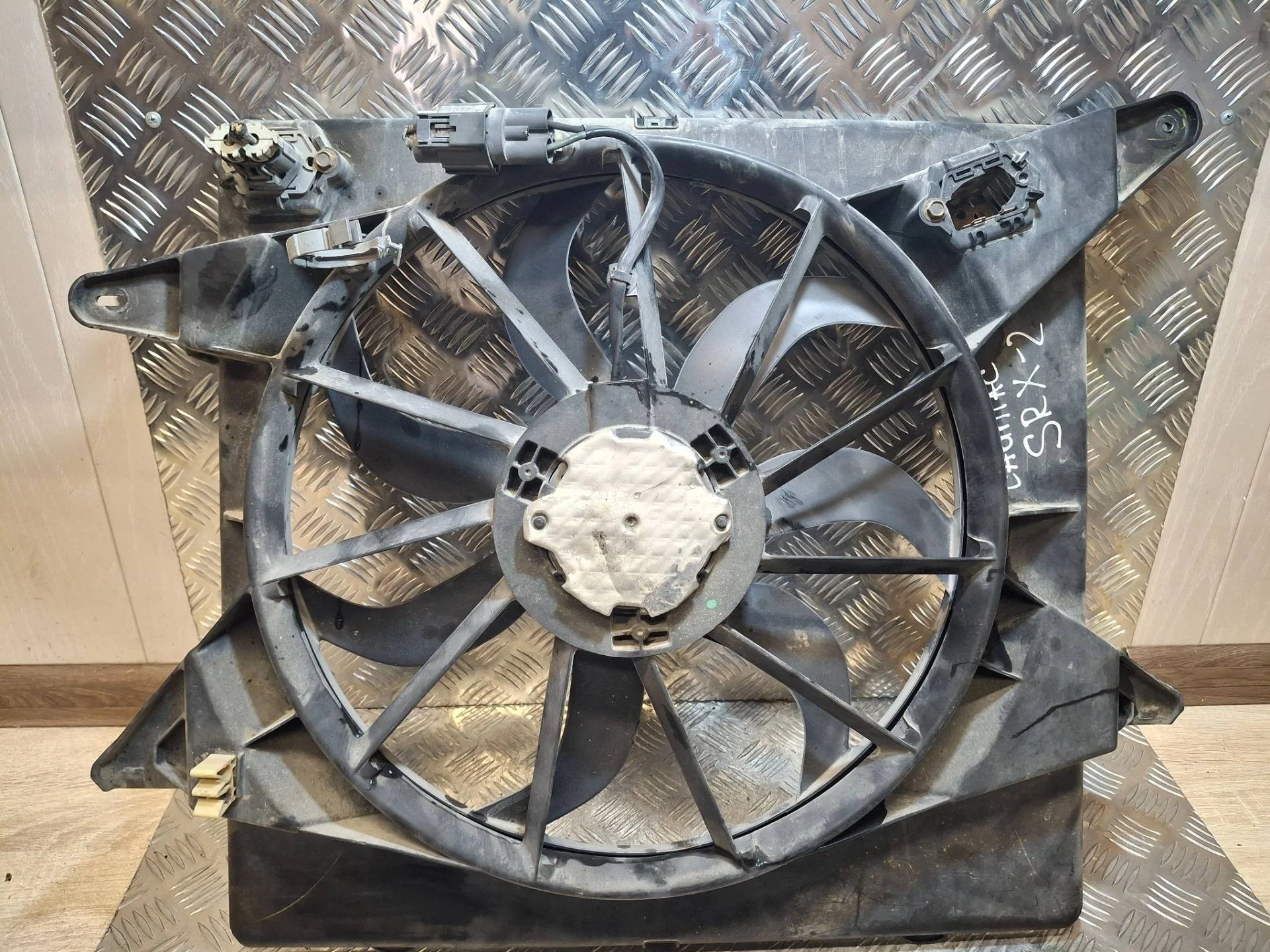 вентилятор охлаждения Cadillac SRX 2