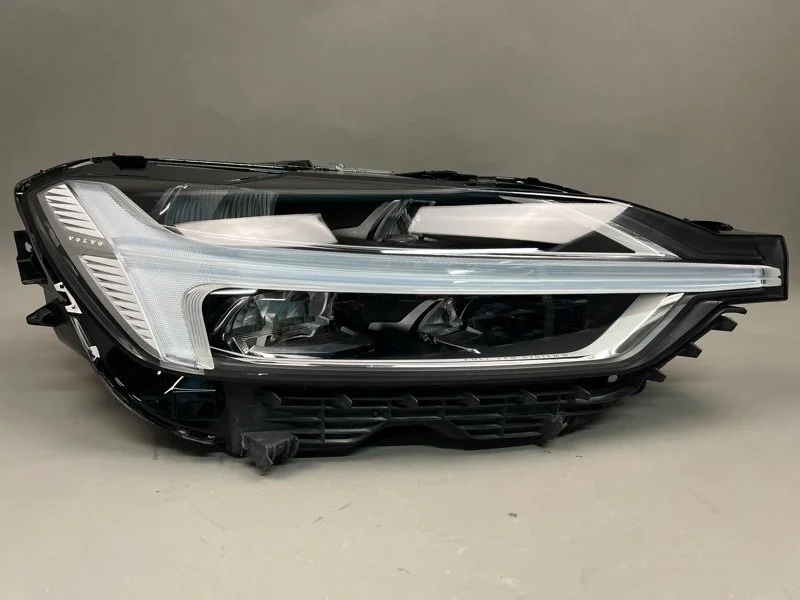Фара Volvo XC60 2017-2022 31656617 II, передняя правая