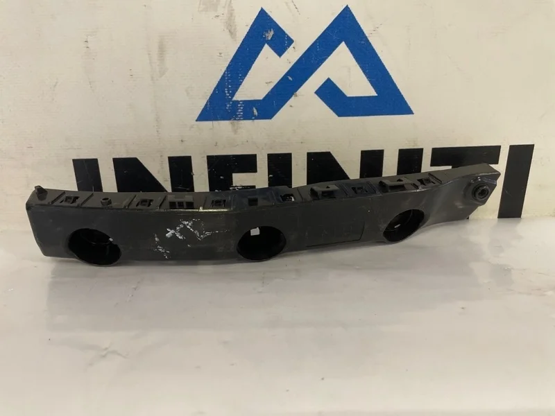 Кронштейн крыла (крепление) передний левый NISSAN