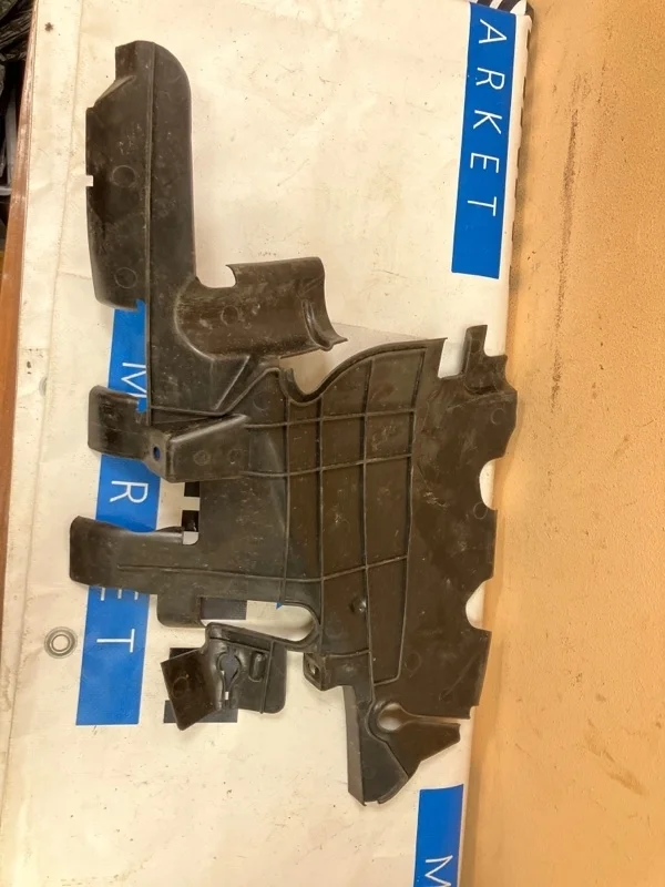 Дефлектор радиатора INFINITI QX80 Z62