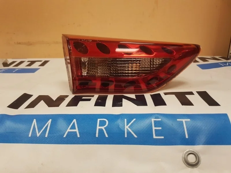 Фонарь в крышку багажника задний левый INFINITI