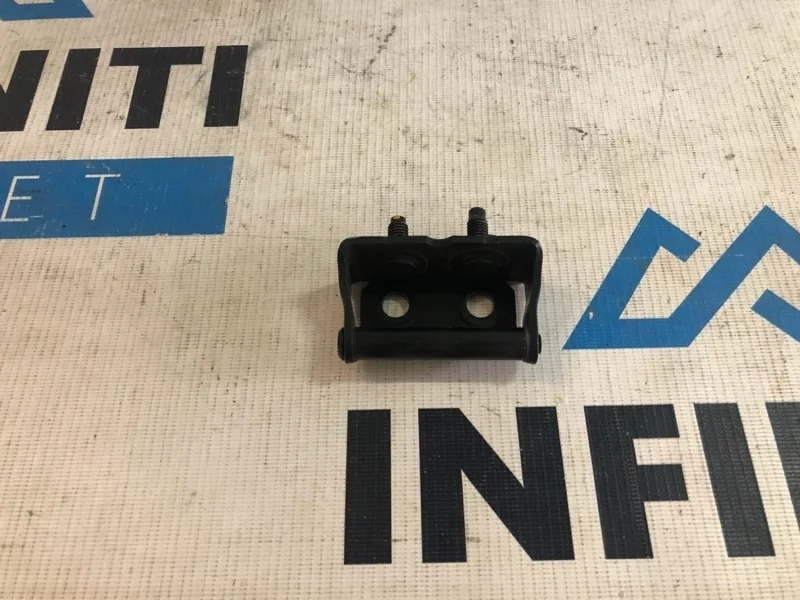 Петля крышки багажника задняя правая INFINITI QX70