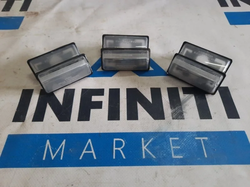Плафон подсветки номера багажника задний INFINITI