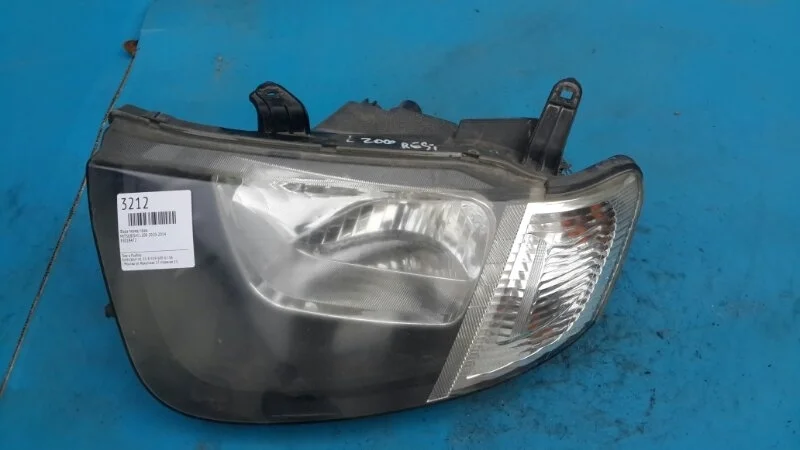 Фара Mitsubishi L200 2010-2014