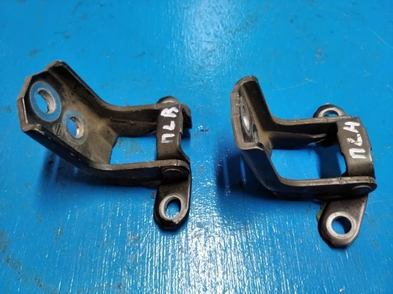 Петля двери Infiniti M37, M25, 2010-2014