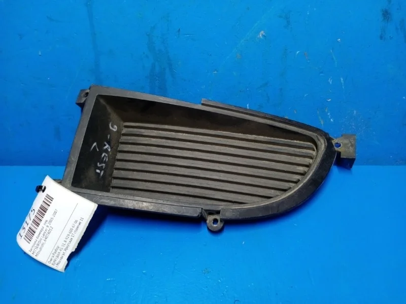 Заглушка бампера Mitsubishi Lancer 9 2005-2007