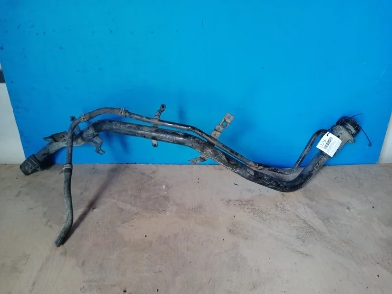 Заливная горловина бака Mitsubishi Pajero 3, 4 2000-2015