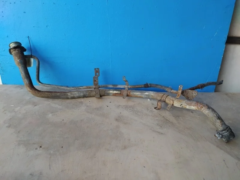 Заливная горловина бака Mitsubishi Pajero 3, 4 2000-2015