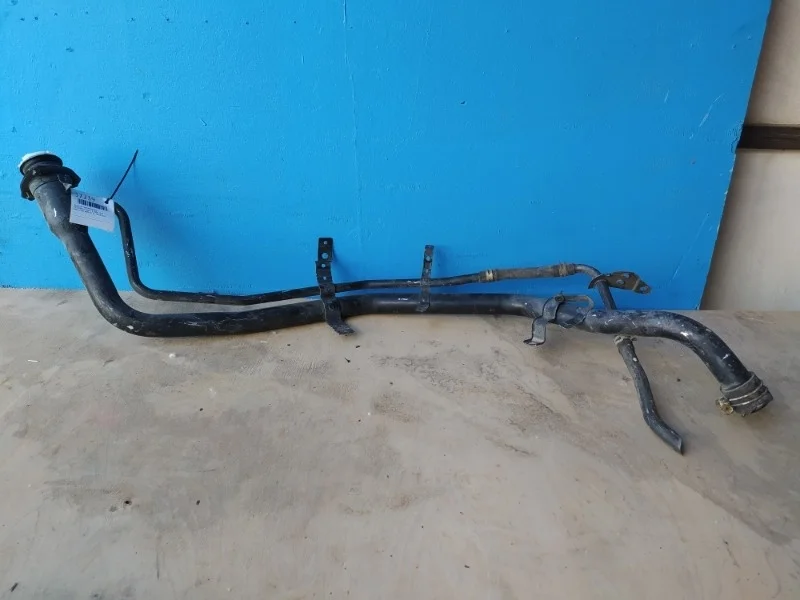 Заливная горловина бака Mitsubishi Pajero 3, 4 2000-2015